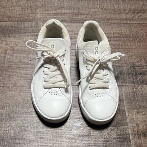On women’s The Roger Advantage White Sneakers with Logo